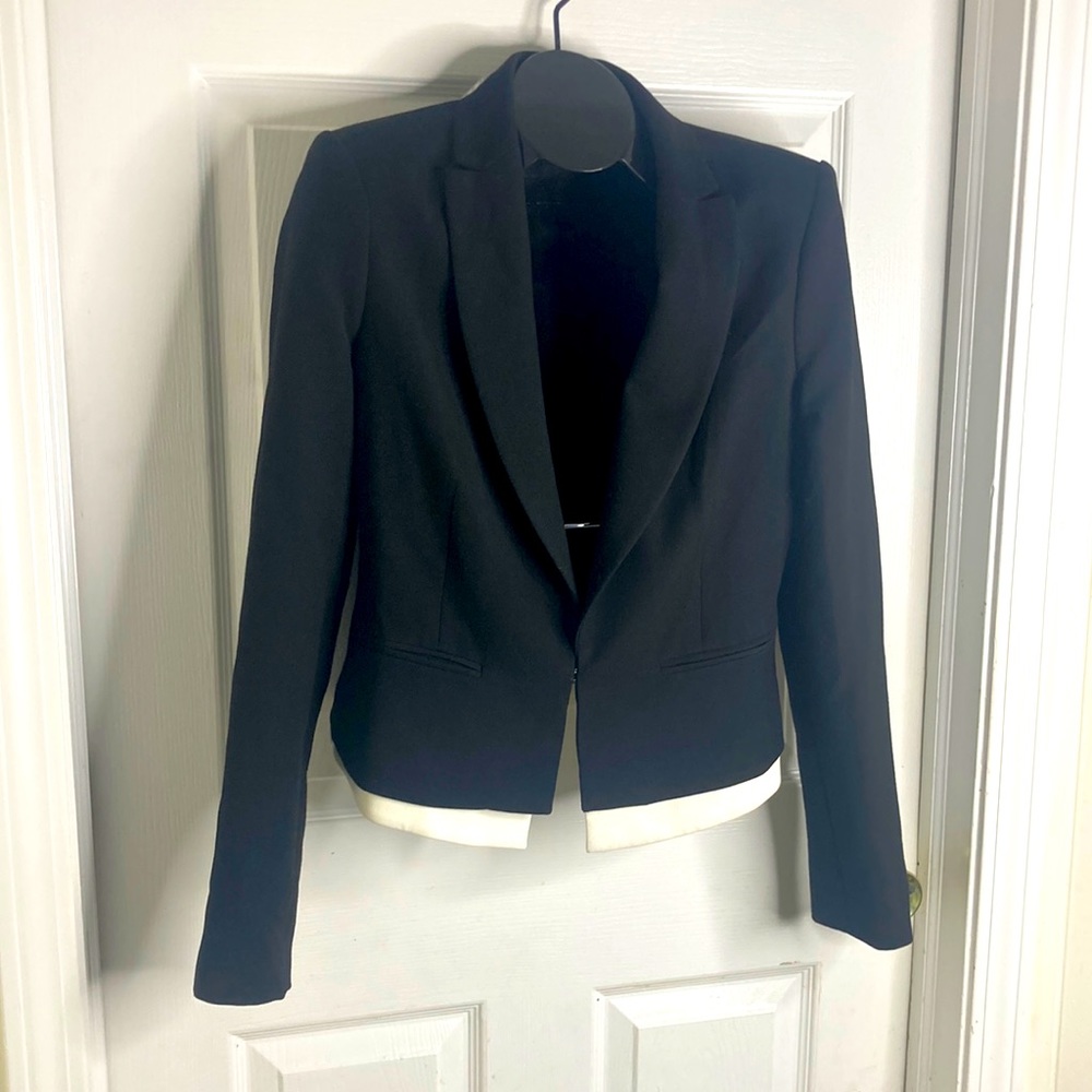 BCBG MaxAzria Black Spencer Blazer white trim Padded Shoulders Sz M Poly Blend